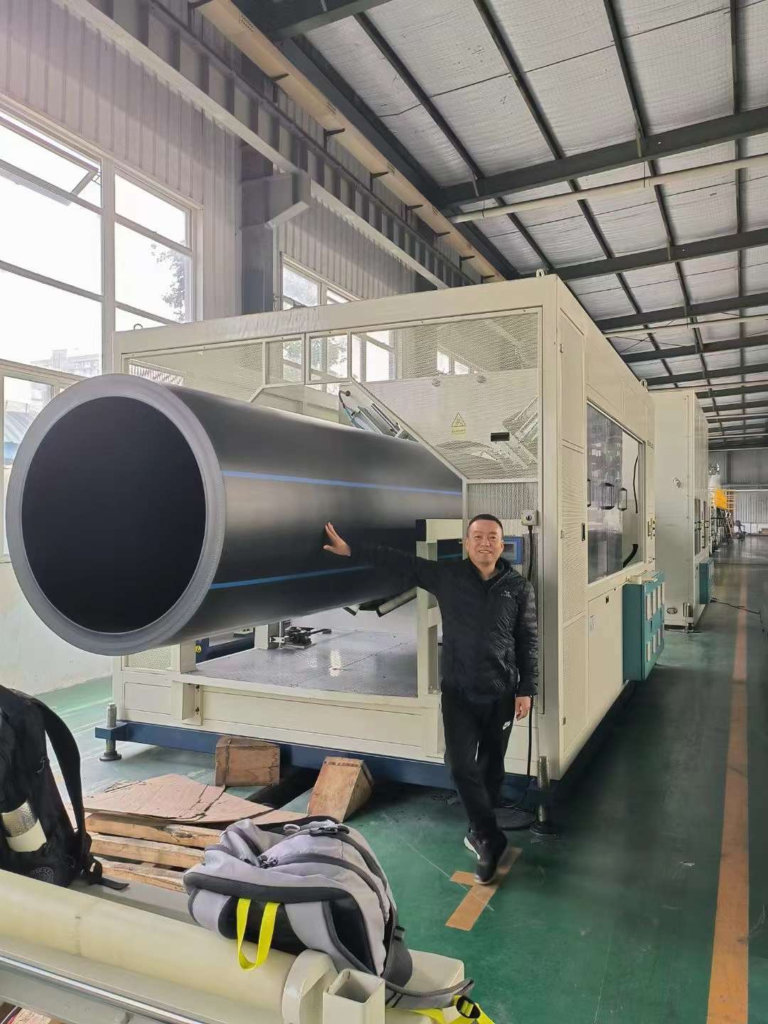 ¡Albricias! El cliente aceptó con éxito el equipo de extrusión de tubos de paredes gruesas y antiderretimiento de gran diámetro Fangli PE (1200 mm)