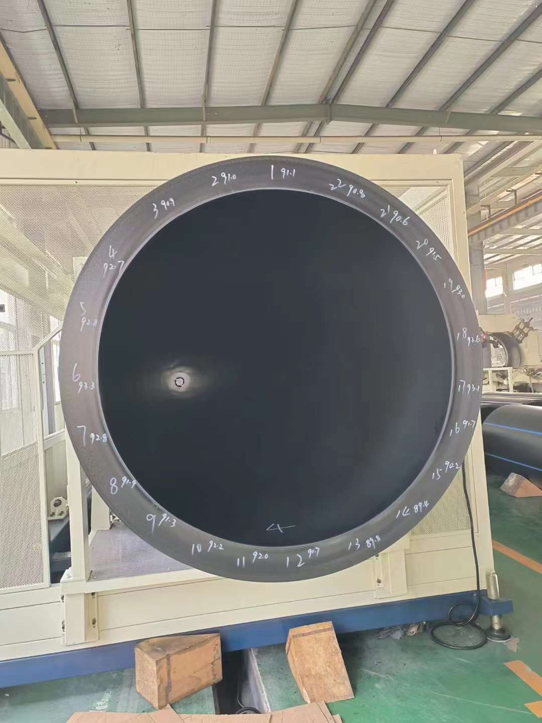 Tuberías de alto espesor y gran diámetro: cómo evitar el pandeo en la extrusión de tuberías